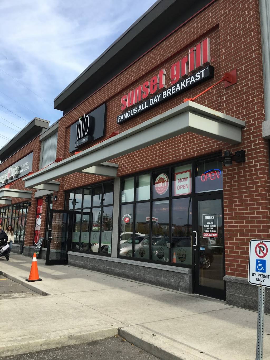 Sunset Grill | restaurant | 150 N Queen St, Etobicoke, ON M9C 1A8, Canada | 4166200080 OR +1 416-620-0080