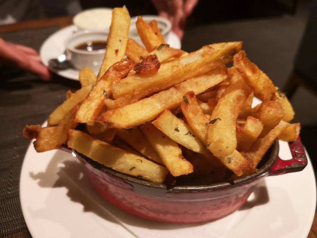 Jacobs & Co. | restaurant | 12 Brant St, Toronto, ON M5V 2M1, Canada | 4163660200 OR +1 416-366-0200