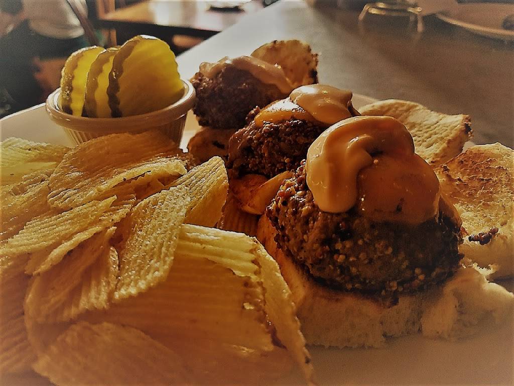 Battle Hill Tavern | restaurant | 686 6th Ave, Brooklyn, NY 11215, USA | 3479873055 OR +1 347-987-3055