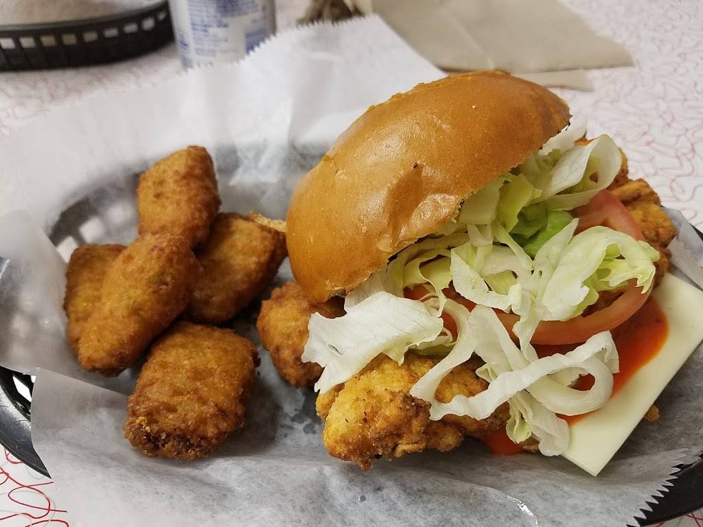 Cheeks Chicken & Waffles | restaurant | 822 E Center St, Wallingford, CT 06492, USA | 2032691119 OR +1 203-269-1119