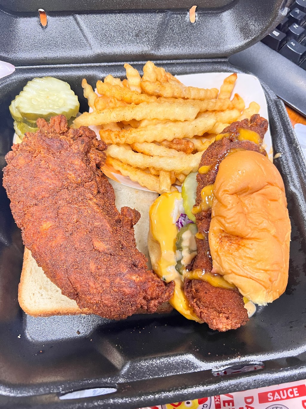 Daves Hot Chicken | restaurant | 3301 S Mooney Blvd Suite 101, Visalia, CA 93277, USA | 5594090770 OR +1 559-409-0770