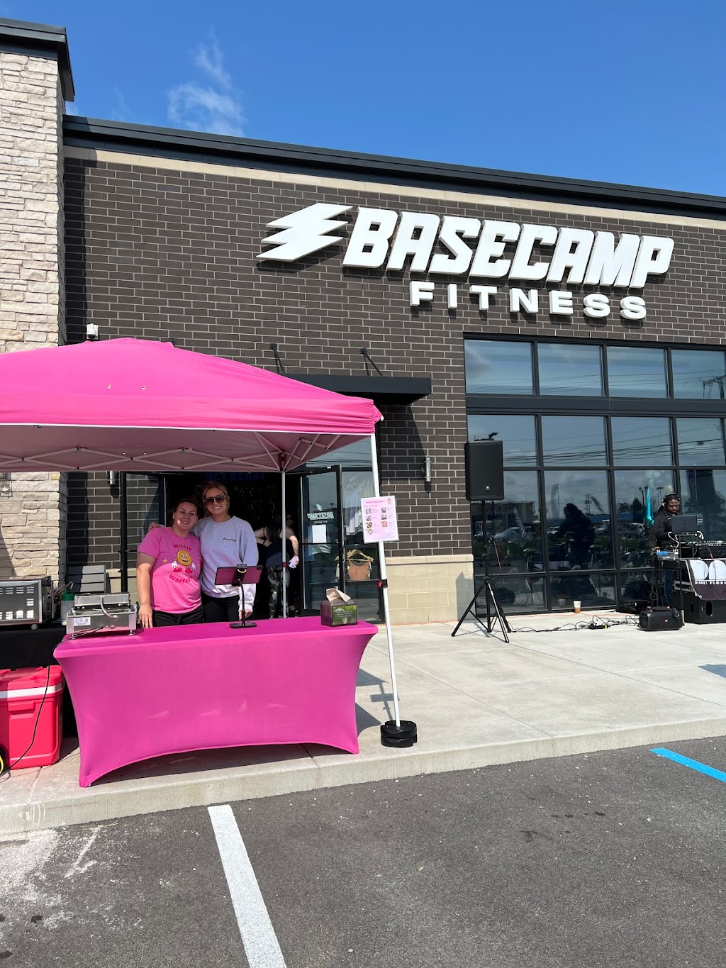 Will It Waffle | restaurant | 150 W Joliet St, Crown Point, IN 46307, USA | 2193296323 OR +1 219-329-6323