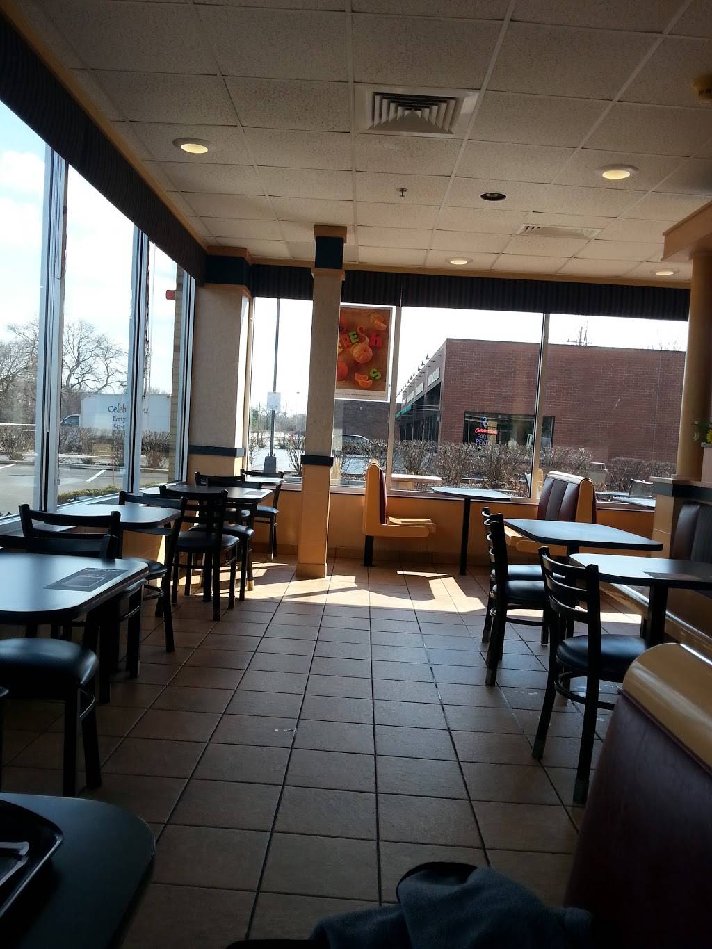McDonalds | cafe | 894 Sheridan Rd, Highwood, IL 60040, USA | 8477802018 OR +1 847-780-2018