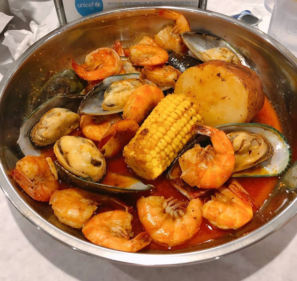 The Seafood King Bessemer | restaurant | 5060 Academy Ln, Bessemer, AL 35022, USA | 2054343766 OR +1 205-434-3766
