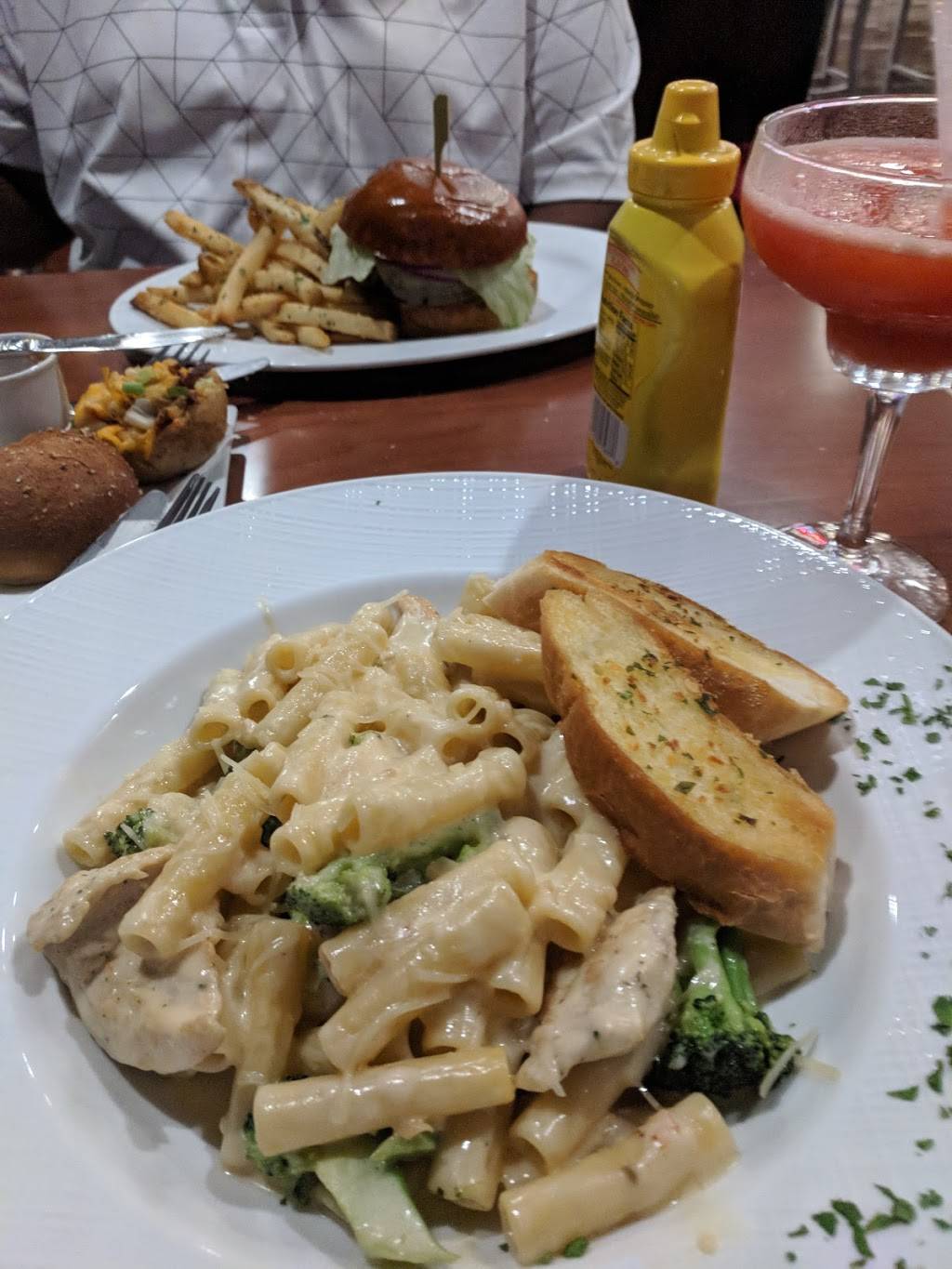 Lunas Italian & Latin Cuisine | restaurant | 945 Saratoga St, Boston, MA 02128, USA | 6174185321 OR +1 617-418-5321