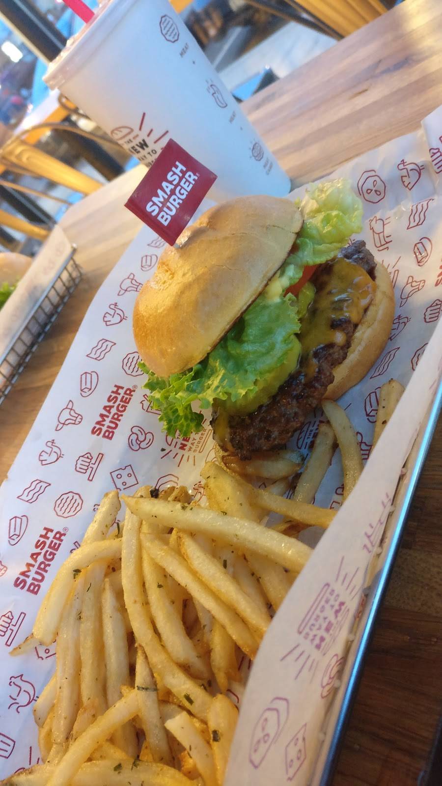 Smashburger | restaurant | 36 E Sunrise Hwy, Lindenhurst, NY 11757, USA | 6314504324 OR +1 631-450-4324