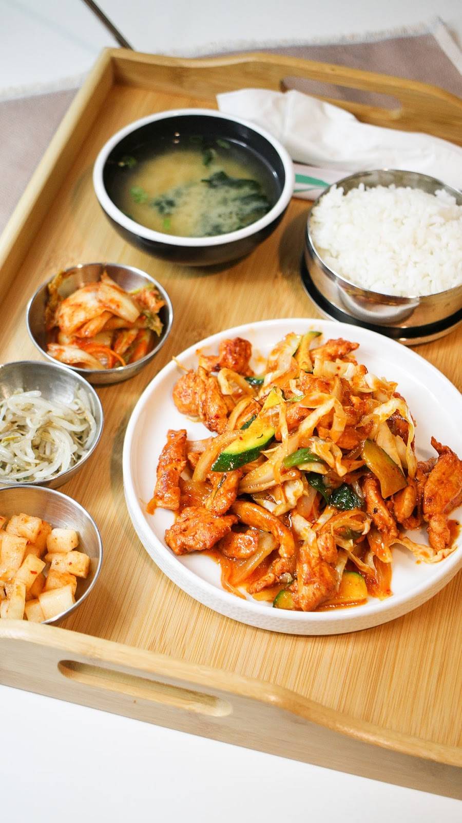 YumYum Bento | restaurant | 1017 E Grand River Ave, East Lansing, MI 48823, USA | 5173333338 OR +1 517-333-3338