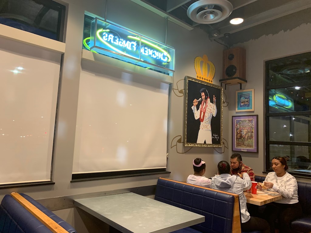 Raising Canes Chicken Fingers | restaurant | 1579 E Prosperity Ave, Tulare, CA 93274, USA | 5596855301 OR +1 559-685-5301