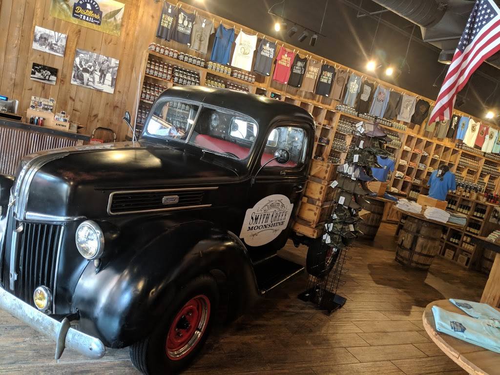Smith Creek Moonshine Branson Landing | restaurant | 1209 Branson Landing Blvd, Branson, MO 65616, USA | 8004415053 OR +1 800-441-5053