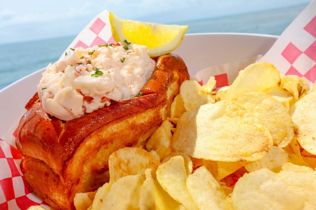 Rikki Tiki Tavern | restaurant | 401 Meade Ave, Cocoa Beach, FL 32931, USA | 3217837549 OR +1 321-783-7549