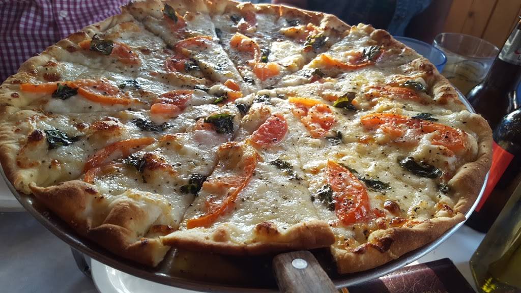 Cannovas | restaurant | 1101 W Empire St, Freeport, IL 61032, USA | 8152330032 OR +1 815-233-0032