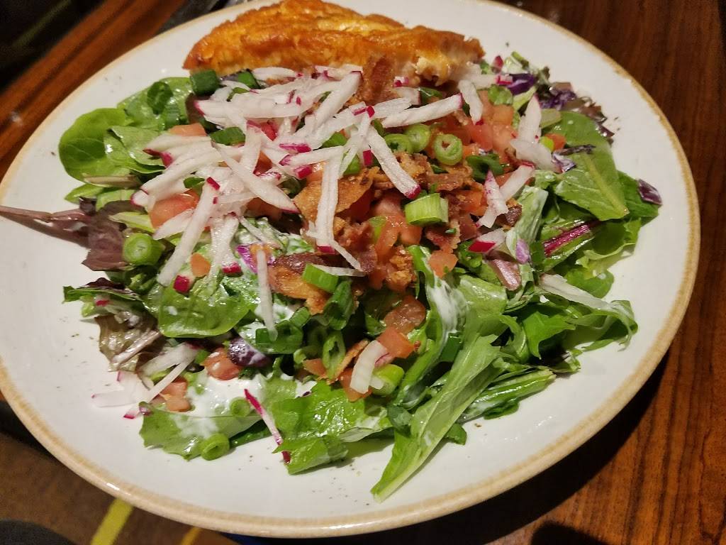 National Pastime Sports Bar & Grill | restaurant | 201 Waterfront St, Oxon Hill, MD 20745, USA | 3019654000 OR +1 301-965-4000