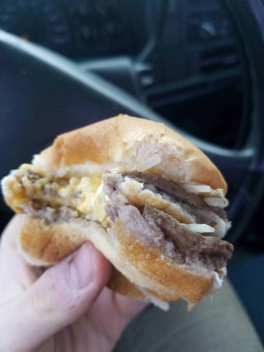 White Castle | restaurant | 153 E Morthland Dr, Valparaiso, IN 46383, USA | 2194775535 OR +1 219-477-5535