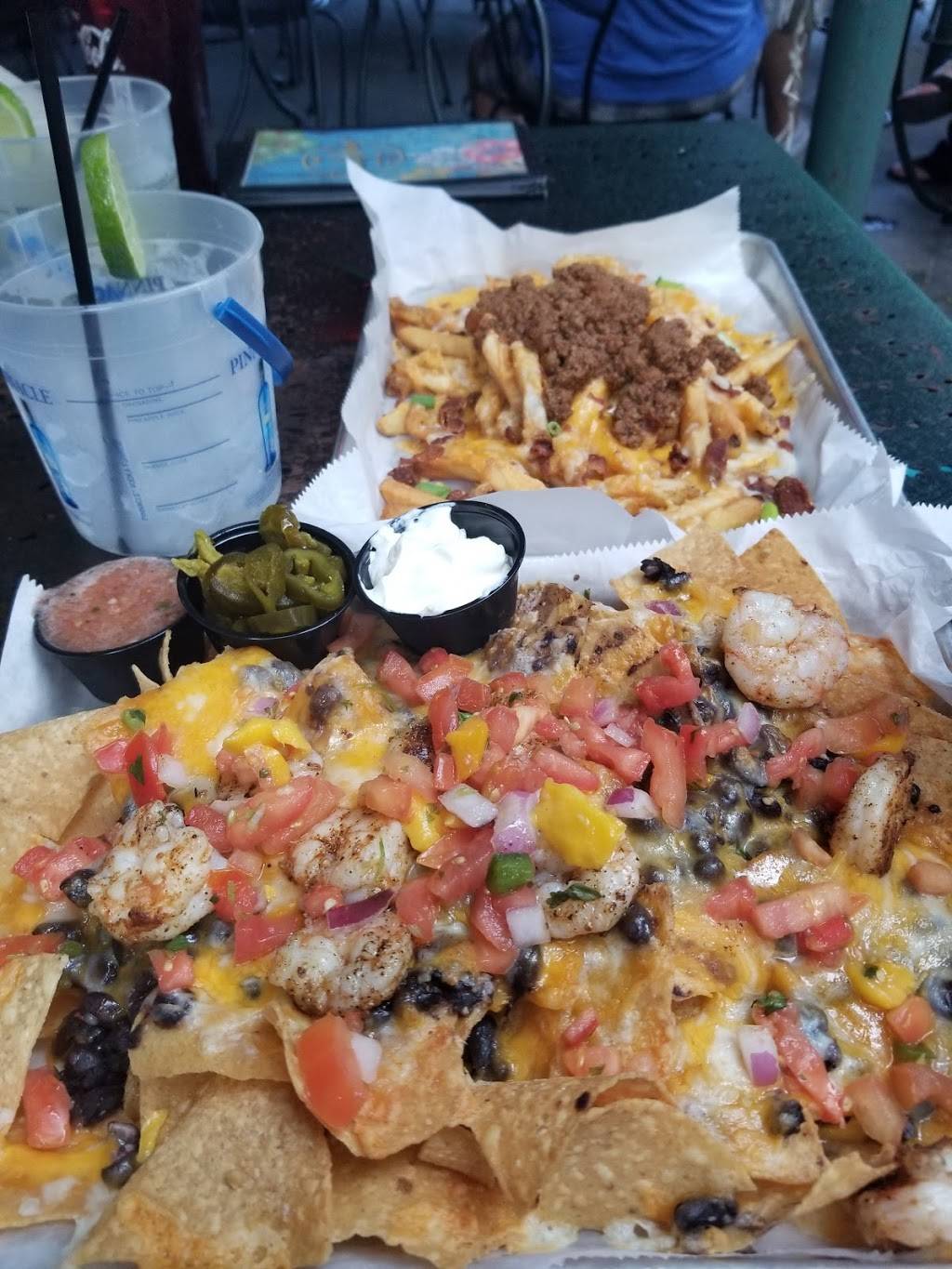 The Beach House Bar & Grill | restaurant | 124 Girod St, Mandeville, LA 70448, USA | 9856249331 OR +1 985-624-9331