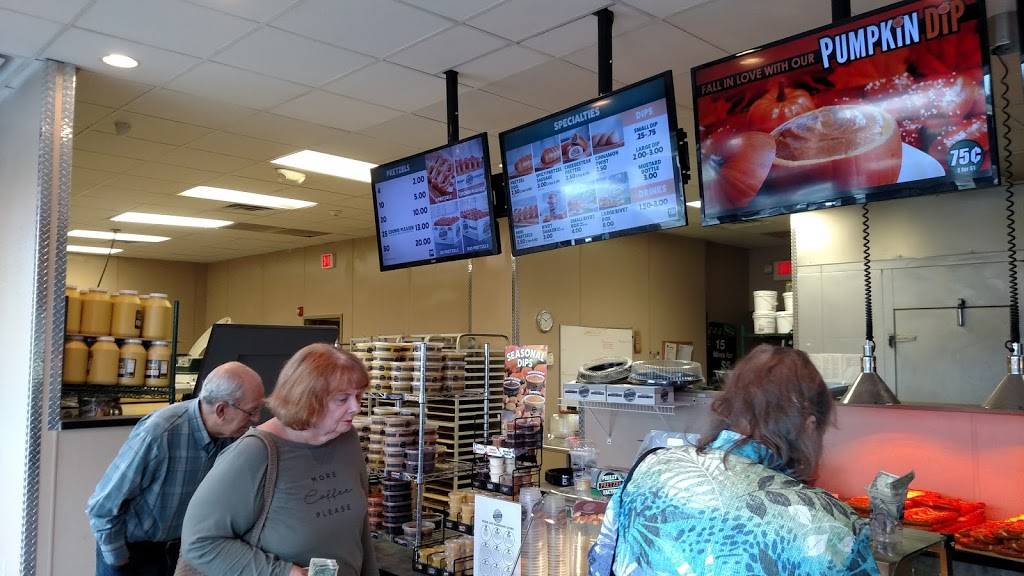 Philly Pretzel Factory | restaurant | 1075 West Chester Pike, West Chester, PA 19382, USA | 6109187100 OR +1 610-918-7100