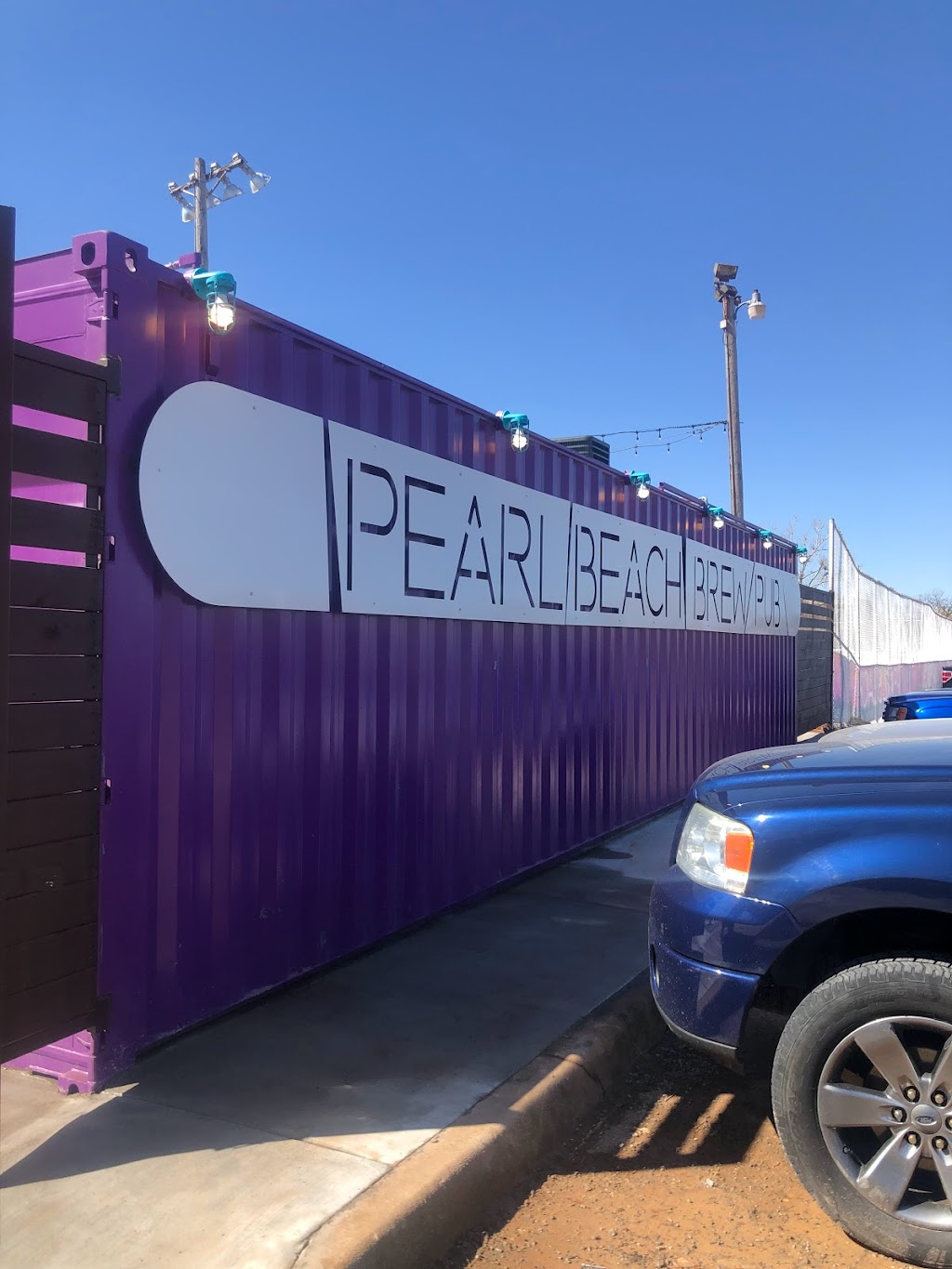 Pearl Beach Brew Pub - Hefner | restaurant | 3330 NW 112th Terrace, Oklahoma City, OK 73120, USA | 4056434614 OR +1 405-643-4614