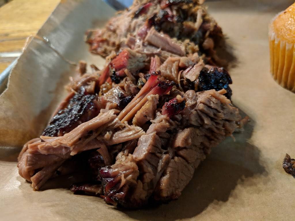 Dickeys Barbecue Pit | restaurant | 6681 Grand Ave, Gurnee, IL 60031, USA | 8475967290 OR +1 847-596-7290