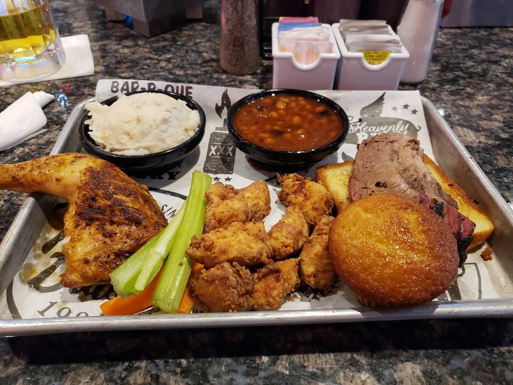 Famous Daves Bar-B-Que | restaurant | 1135 Airway Blvd, El Paso, TX 79925, USA | 9158438400 OR +1 915-843-8400