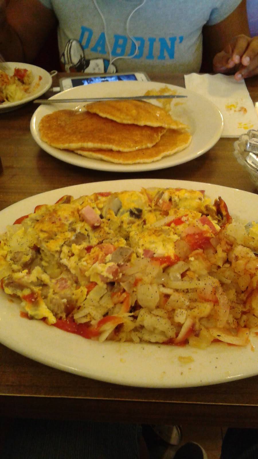 Lucky Restaurant | restaurant | 742 E 185th St, Cleveland, OH 44119, USA | 2164861222 OR +1 216-486-1222