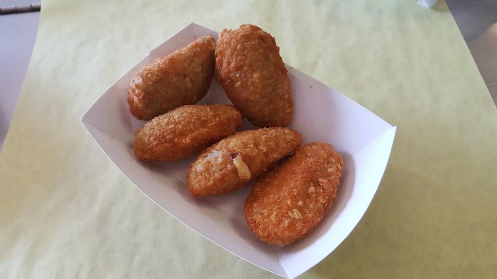 Perry Burger | restaurant | 6402 Florence Ave, Bell Gardens, CA 90201, USA | 5629282466 OR +1 562-928-2466