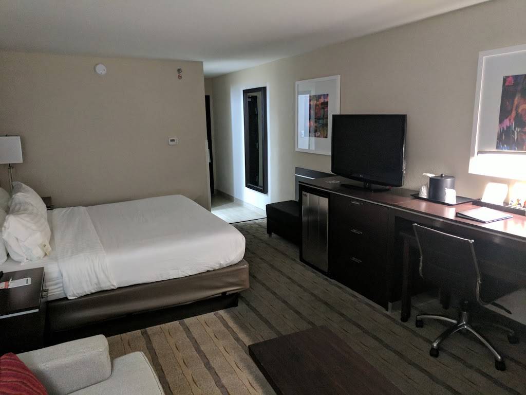 Holiday Inn Charlotte Airport - Hub Bar and Grill | restaurant | 3020, 2707 Little Rock Rd, Charlotte, NC 28214, USA | 7043944301 OR +1 704-394-4301