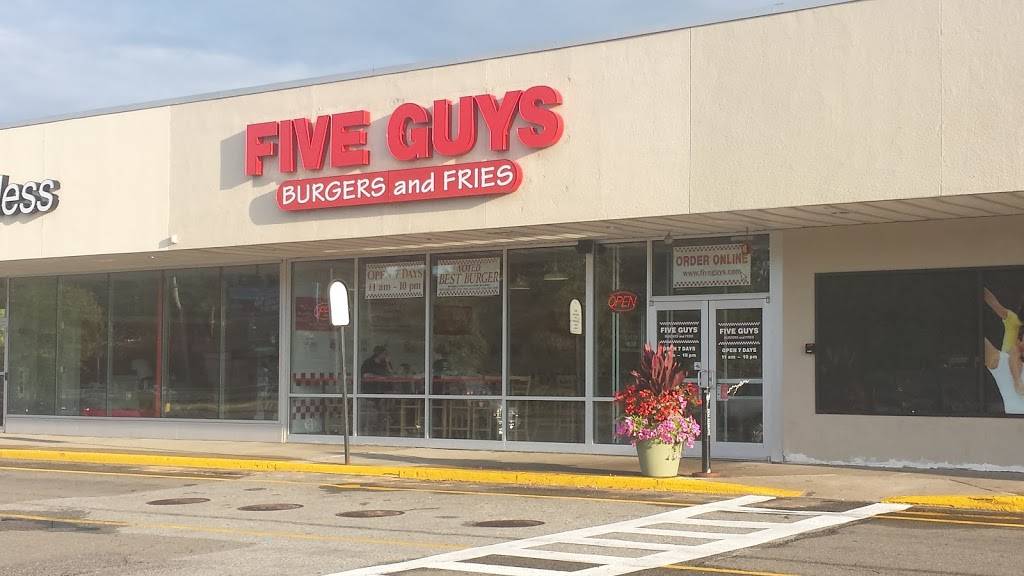 Five Guys | meal takeaway | 180 Main St, Saugus, MA 01906, USA | 7812310042 OR +1 781-231-0042