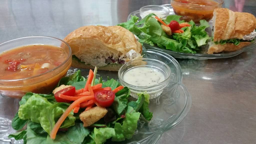 LaTeaDa Tea Room & Gift Shop | restaurant | 1100 S Madison St, Clinton, IL 61727, USA | 2179358855 OR +1 217-935-8855