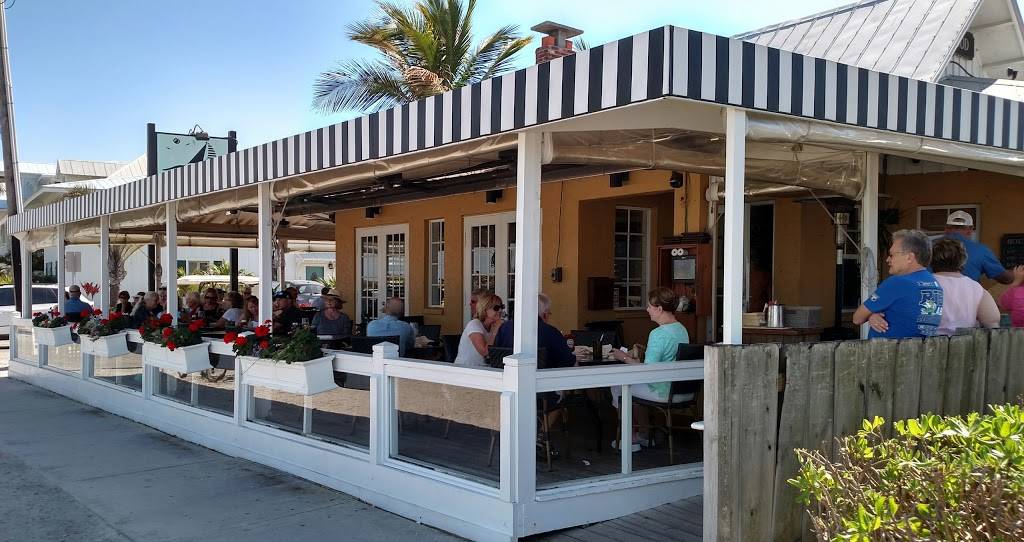 The Waterfront Restaurant | restaurant | 111 S Bay Blvd, Anna Maria, FL 34216, USA | 9417781515 OR +1 941-778-1515
