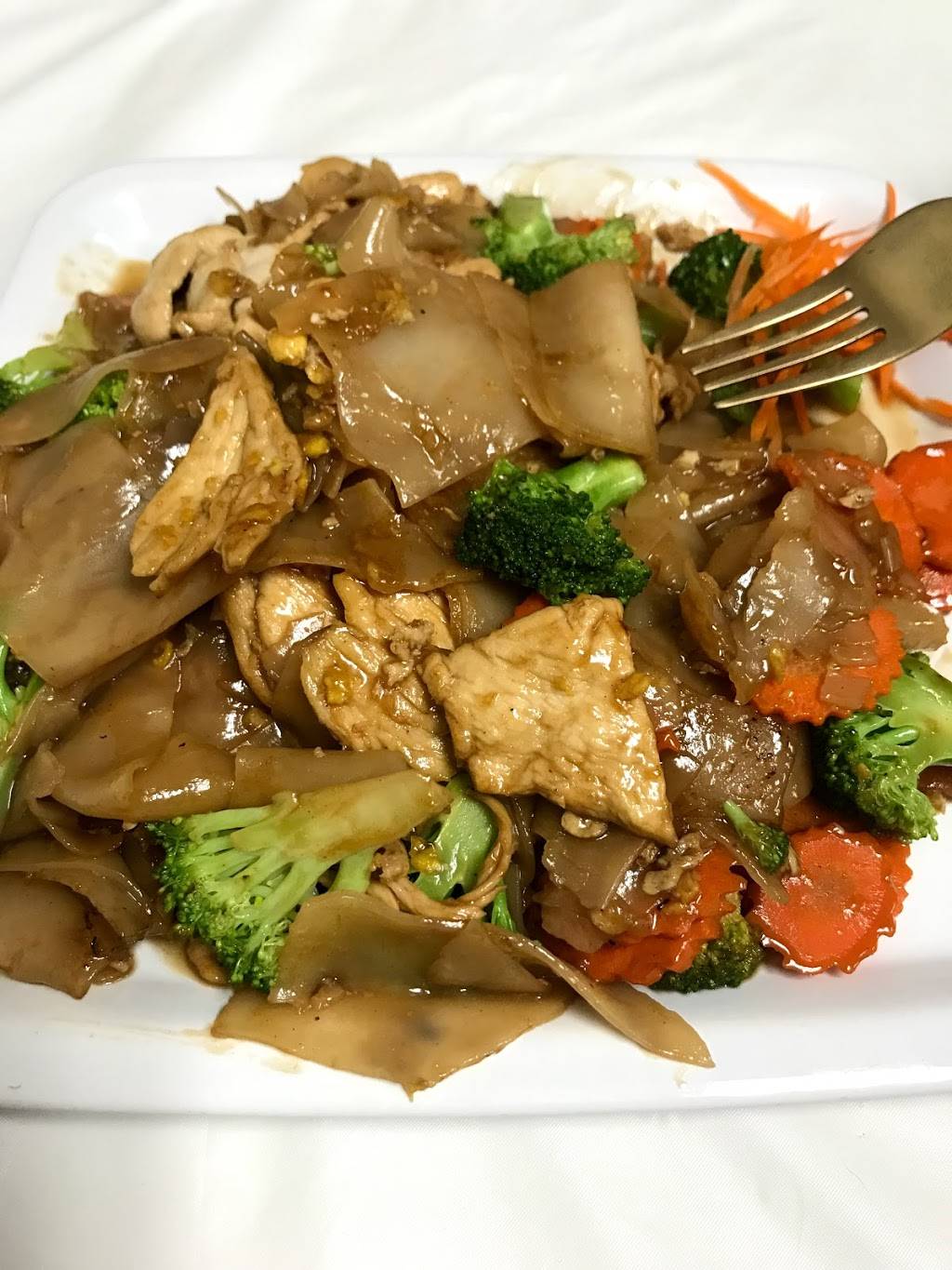 Tasty Thai Cuisine | restaurant | 907 SW Gibbs St, Portland, OR 97239, USA | 5039735907 OR +1 503-973-5907