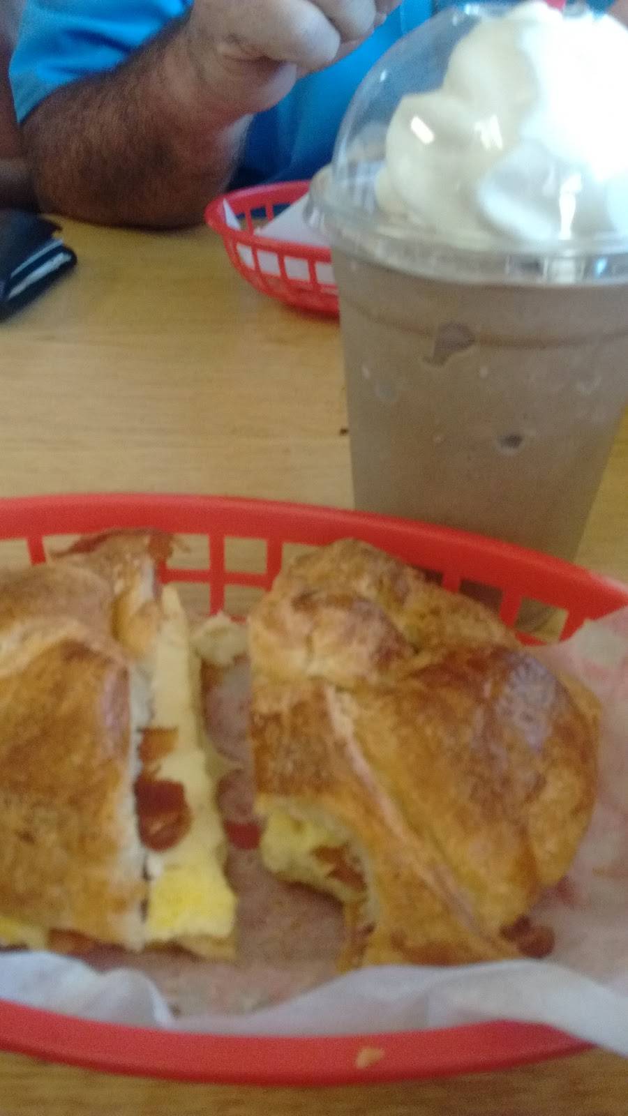 Donuts 4 U | restaurant | 1223 Garden St, Titusville, FL 32796, USA | 3212685264 OR +1 321-268-5264