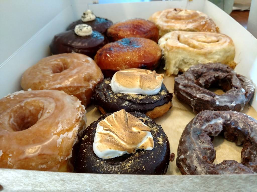 HenDough Chicken & Donuts | restaurant | 532 Kanuga Rd, Hendersonville, NC 28739, USA | 8285952885 OR +1 828-595-2885