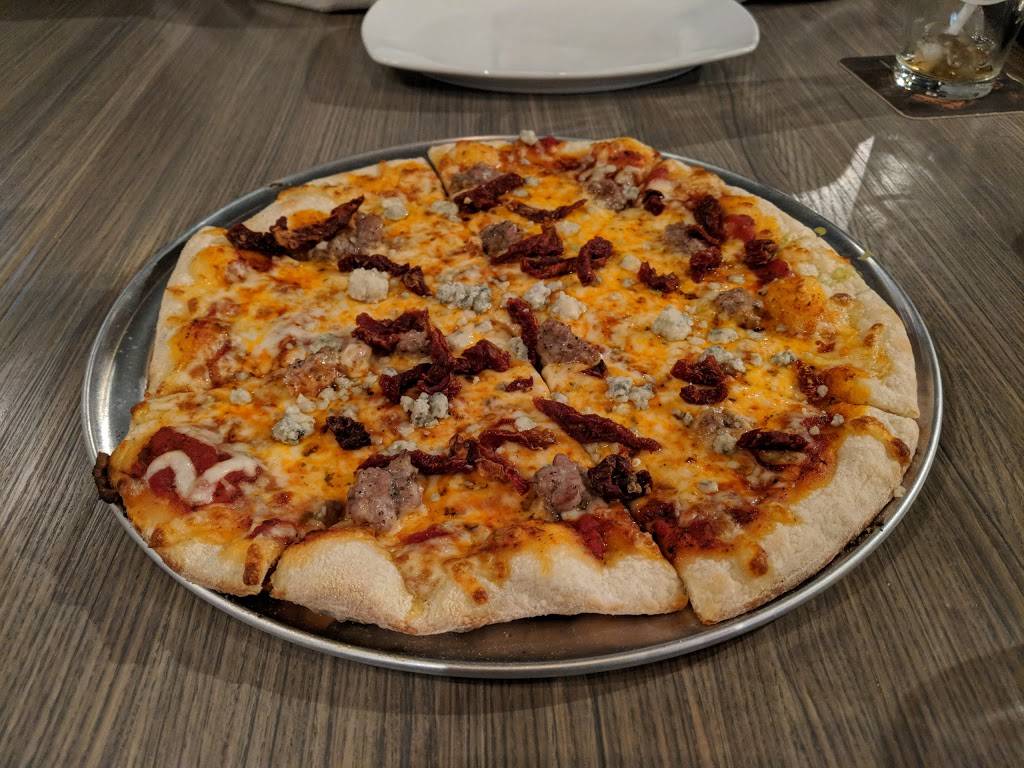 The Pitch Pizza & Pub | restaurant | 2924 E Sunshine St, Springfield, MO 65804, USA | 4173680277 OR +1 417-368-0277