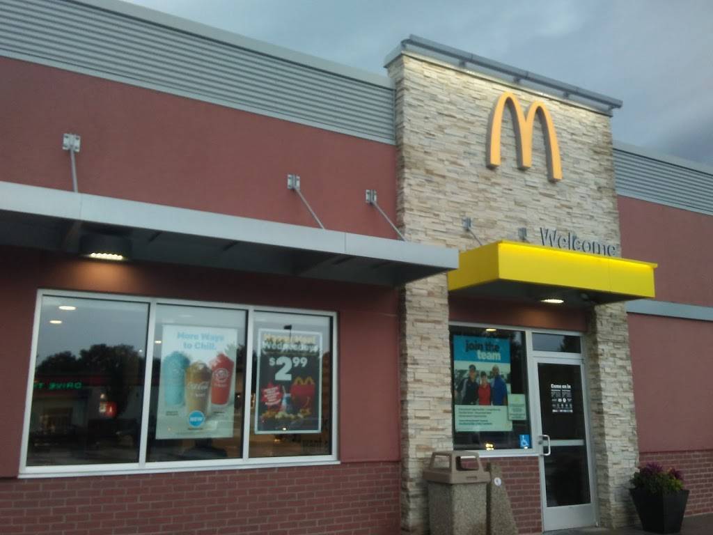 McDonalds | cafe | 2540 E University Ave, Des Moines, IA 50317, USA | 5152613555 OR +1 515-261-3555