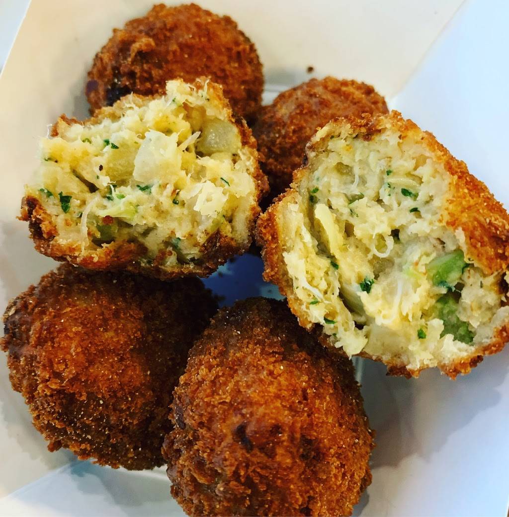 Crazy Cajuns Fish Shack | restaurant | 3124 E Judge Perez Dr, Meraux, LA 70075, USA | 5047028088 OR +1 504-702-8088