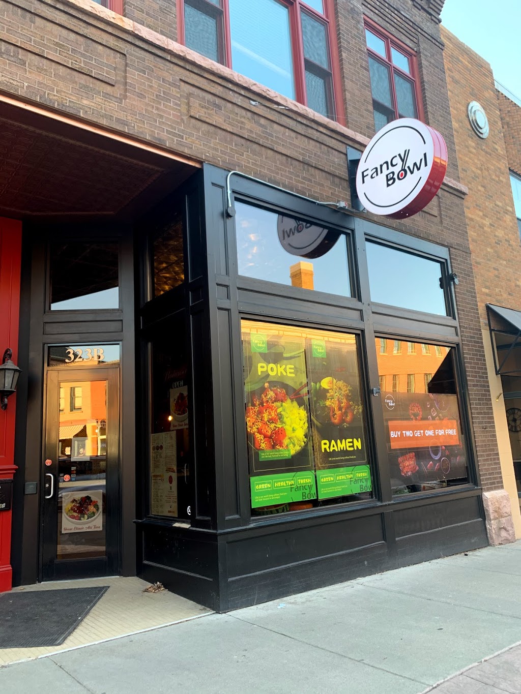 Fancy bowl | restaurant | 323B S Phillips Ave, Sioux Falls, SD 57104, USA | 6053388888 OR +1 605-338-8888