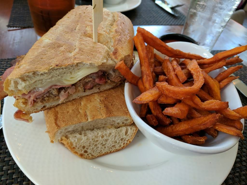 Buffalos | restaurant | 19 Village Park Square, Bluffton, SC 29910, USA | 8437066630 OR +1 843-706-6630