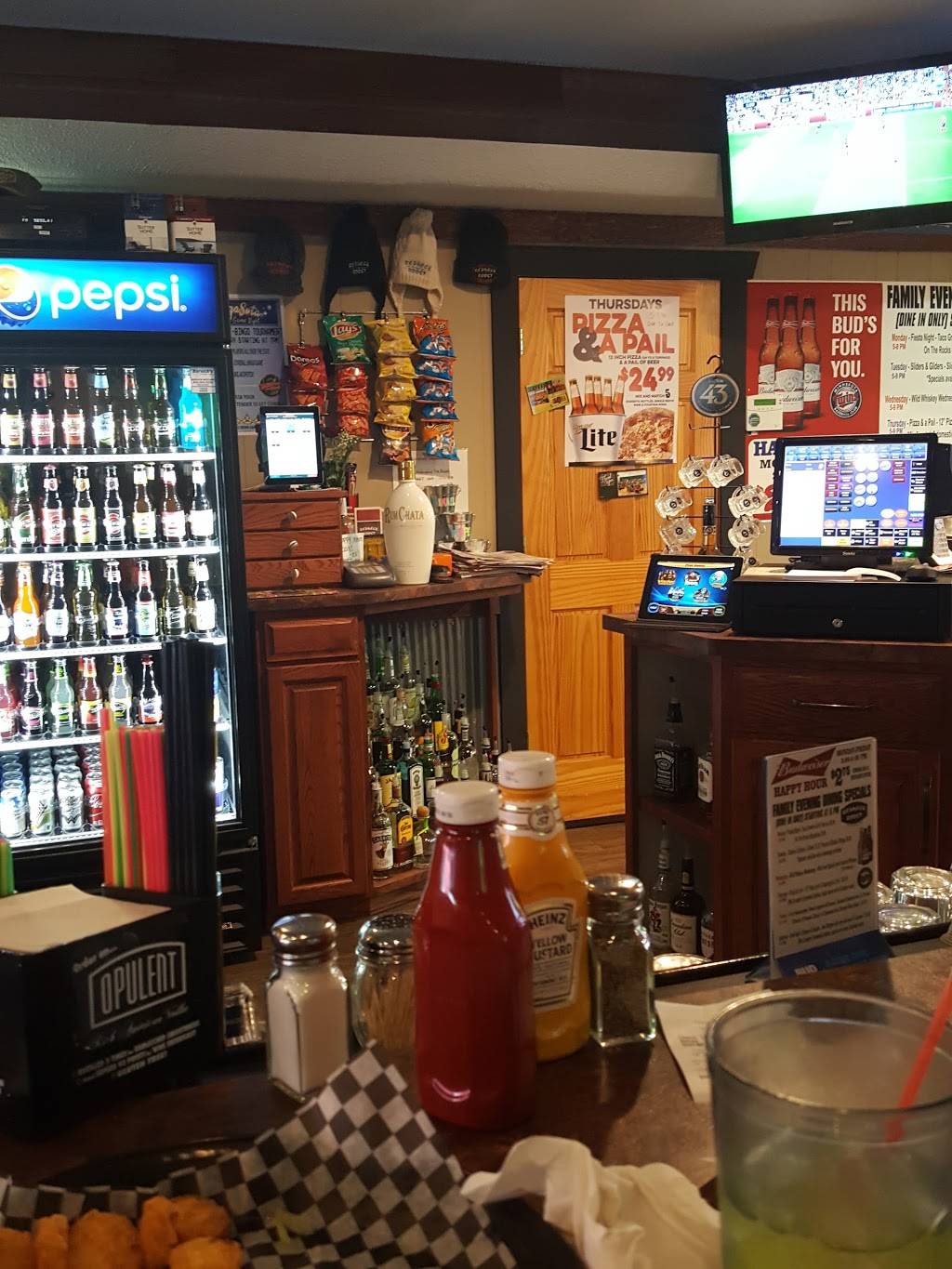 Rudolphs Redneck Roost | restaurant | 530 Main St, Holdingford, MN 56340, USA | 3202280133 OR +1 320-228-0133