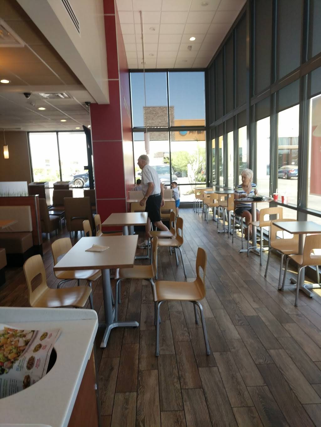 Wendys | restaurant | 14181 US-395, Victorville, CA 92392, USA | 7602433578 OR +1 760-243-3578