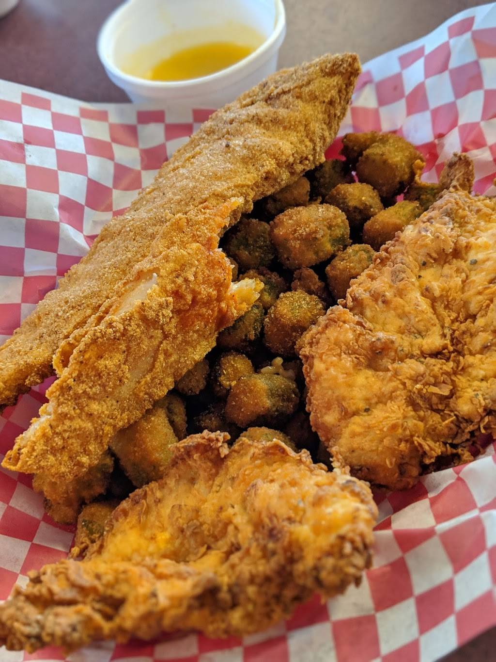 Angies Fish & Wings | restaurant | 3616 E 11th St, Tulsa, OK 74112, USA | 9186199719 OR +1 918-619-9719