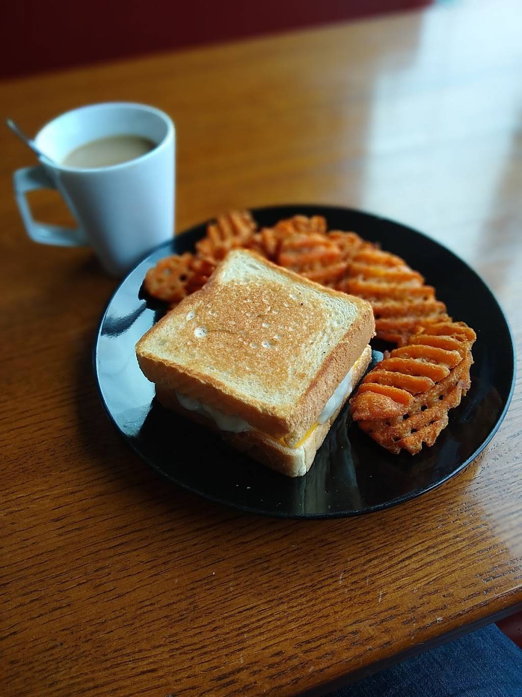 Mad Local American Eatery | restaurant | 218 N Main St, Madison, VA 22727, USA | 5409486815 OR +1 540-948-6815