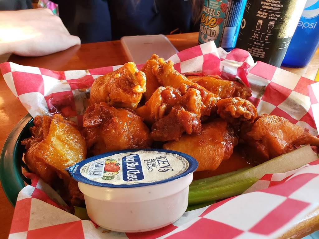 Coop De ville Restaurant | restaurant | 12 Circuit Avenue Extension, Oak Bluffs, MA 02557, USA | 5086933420 OR +1 508-693-3420