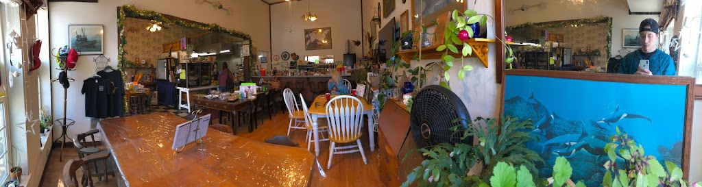 Mollies Food Follies | restaurant | 3101 SE Ferry Slip Rd, Newport, OR 97365, USA | 5419616310 OR +1 541-961-6310