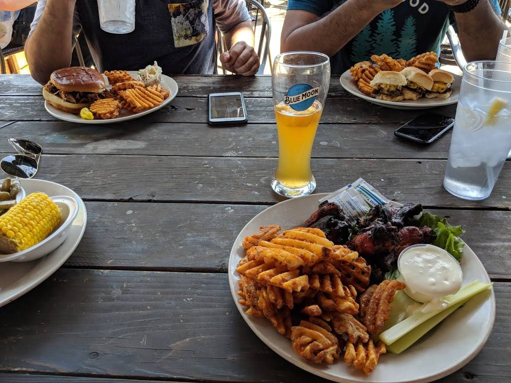 Sassys Red House | restaurant | 708 N College Ave, Fayetteville, AR 72701, USA | 4798566366 OR +1 479-856-6366