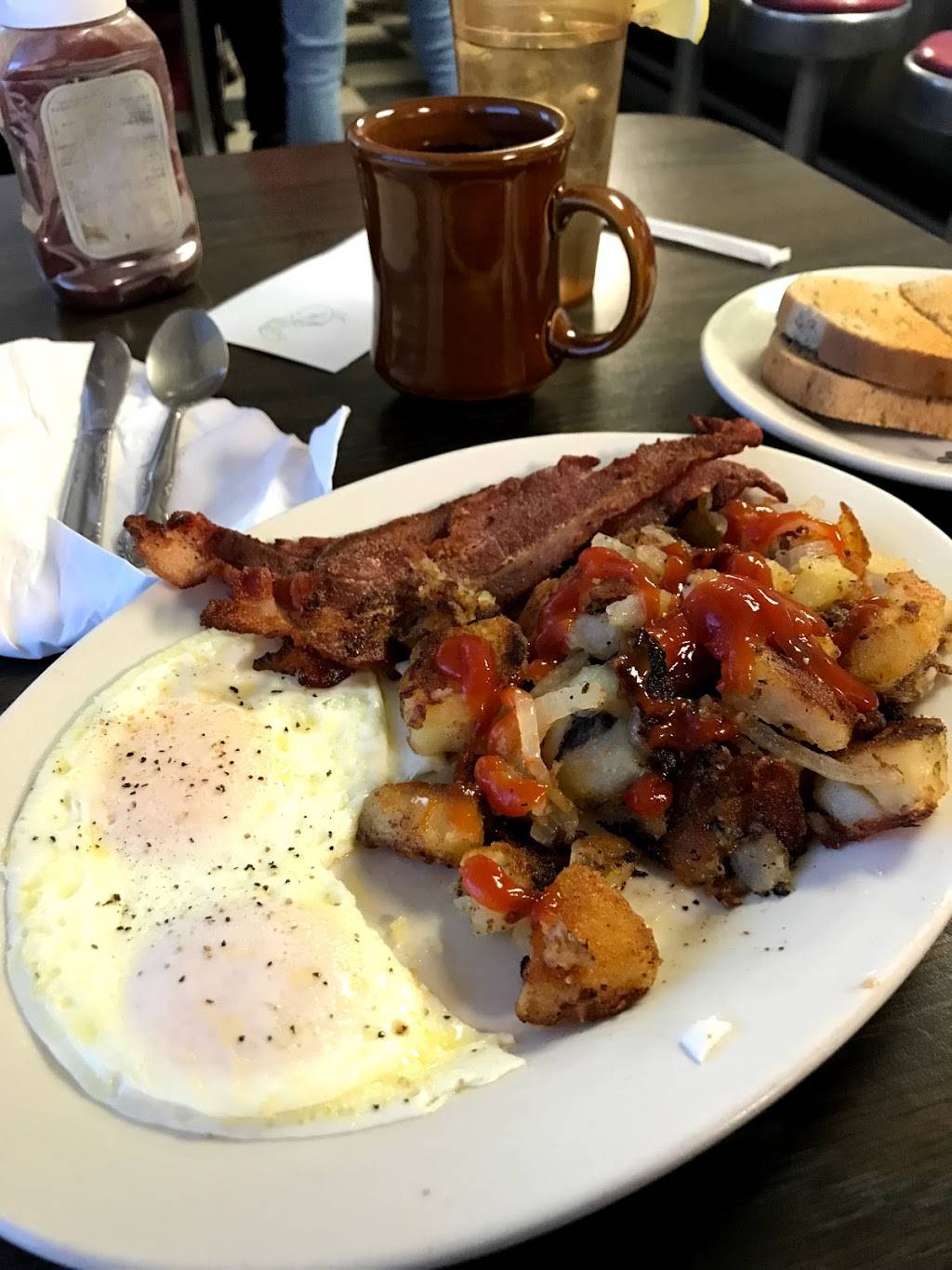 Ginas Place | restaurant | 21930 Lorain Rd, Cleveland, OH 44126, USA | 4403316082 OR +1 440-331-6082