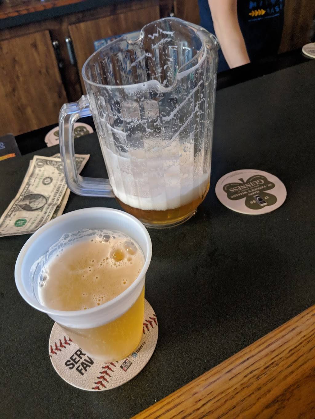 McGinns | restaurant | 5901 W Bluemound Rd, Milwaukee, WI 53213, USA | 4144757546 OR +1 414-475-7546