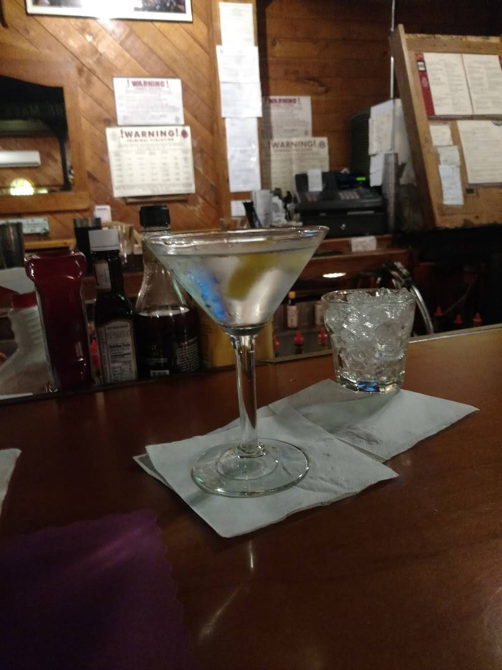 Longfellows Pub | restaurant | 182 Old Town House Rd, West Yarmouth, MA 02664, USA | 5083943663 OR +1 508-394-3663