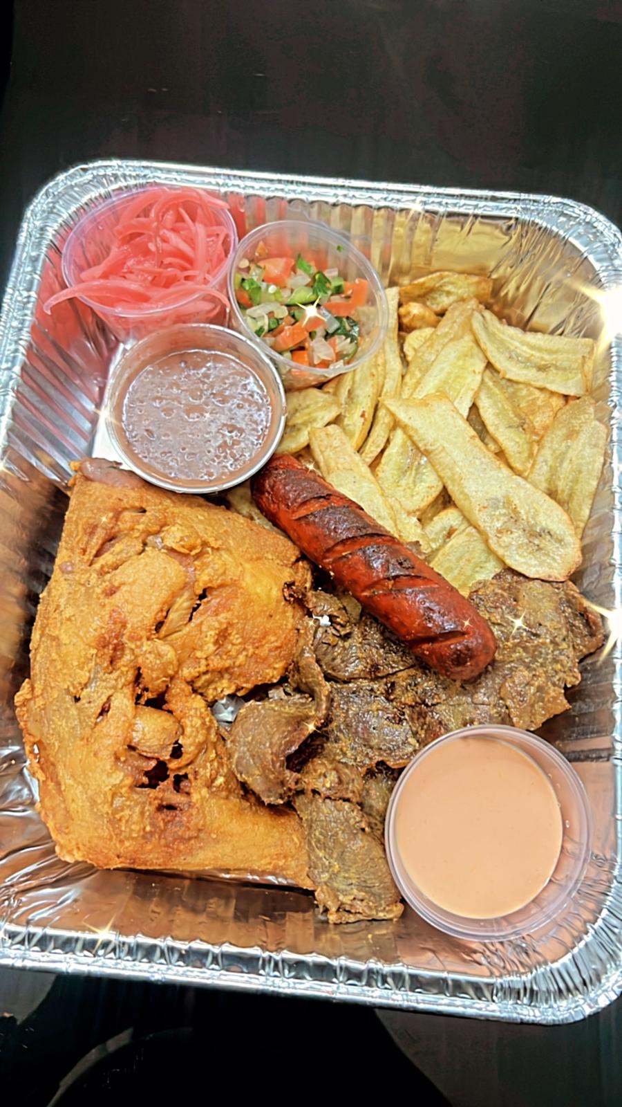 Antojitos la paisana | restaurant | 1700 W 69th St, Chicago, IL 60636, USA | 7739160120 OR +1 773-916-0120