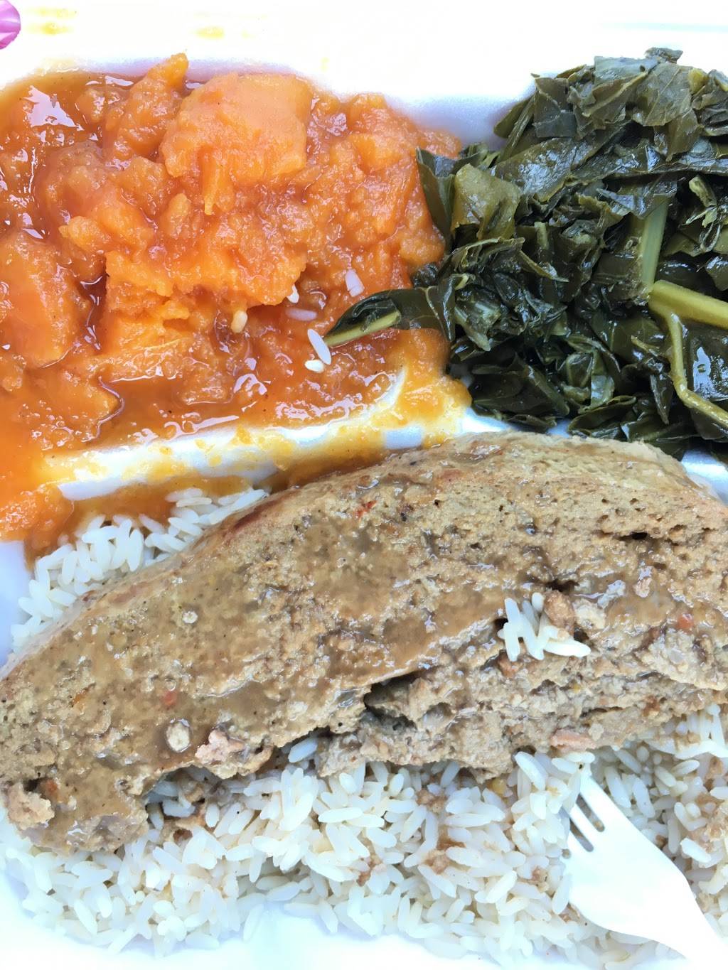 Chef Marilyns, Queen of Down Home Southern Goodies | meal takeaway | 2638 Crenshaw Blvd, Los Angeles, CA 90016, USA | 3237378101 OR +1 323-737-8101