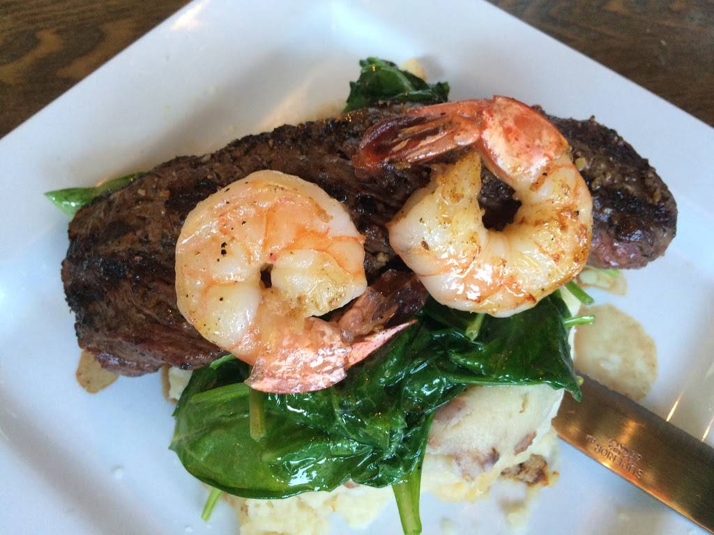 Hennesseys Tavern | restaurant | 34111 La Plaza, Dana Point, CA 92629, USA | 9494880121 OR +1 949-488-0121