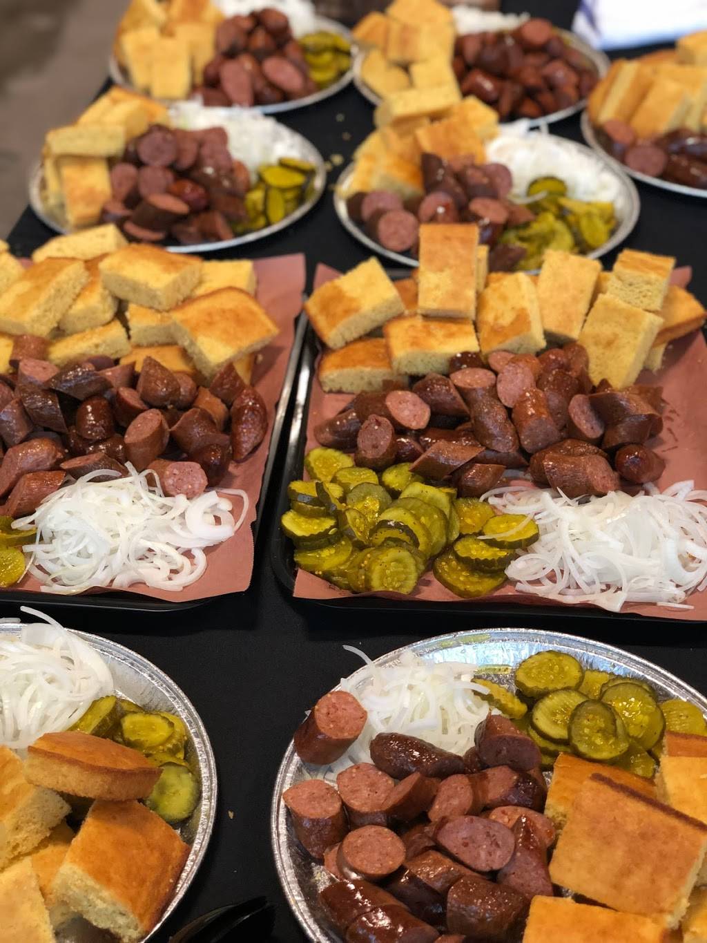 Bees Barbecue | restaurant | 5910 Chandler St, Cincinnati, OH 45227, USA | 5135464568 OR +1 513-546-4568